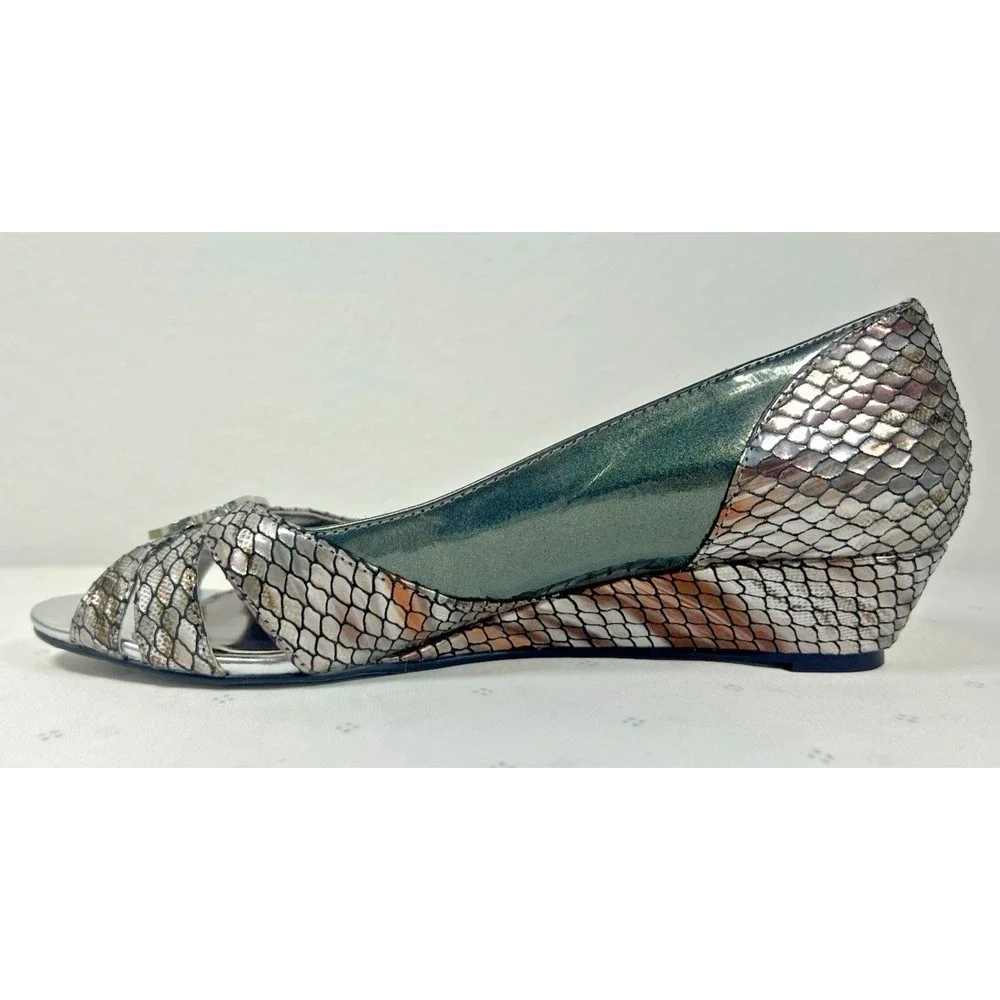 Sharif 1827‎ Womens Pewter Metallic Snakeskin Peep Toe Wedge Sandals Size 7.5 M